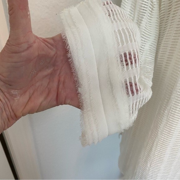 Mossimo Dutti White Unique Cut Out Design Cuff Accent V Neck Top Sexy Glam SZ 8 - Picture 6 of 11